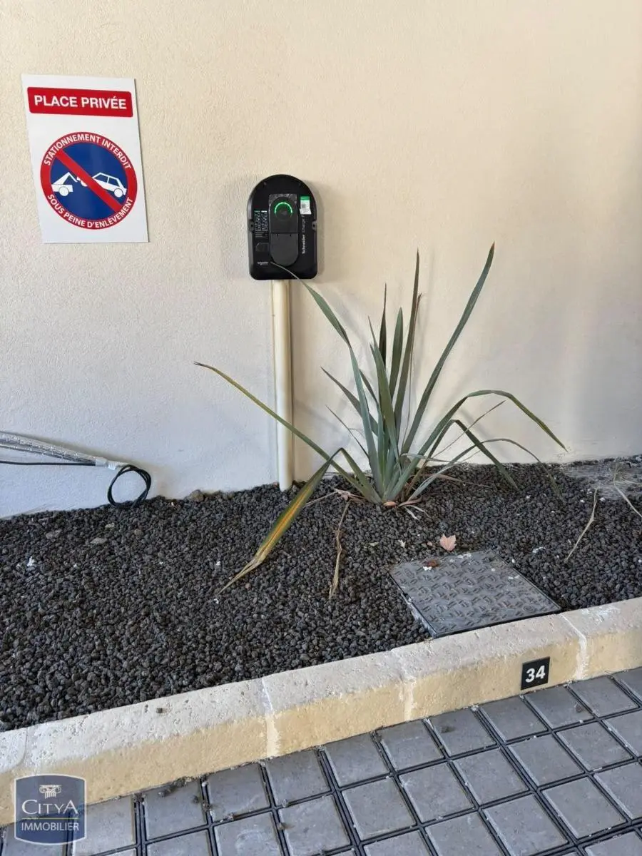 Photo 1 Parking