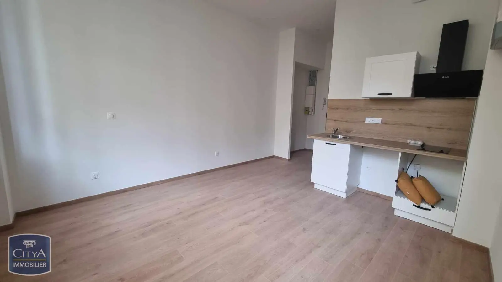 Photo 2 Appartement 1 pièce 25.45m²
