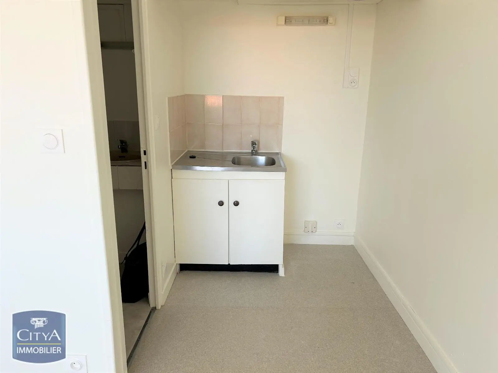 Photo 2 Appartement 1 pièce 21.12m²