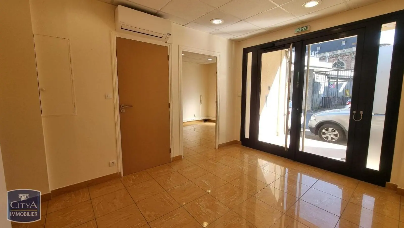 Photo 1 Local Professionnel 2 pièces