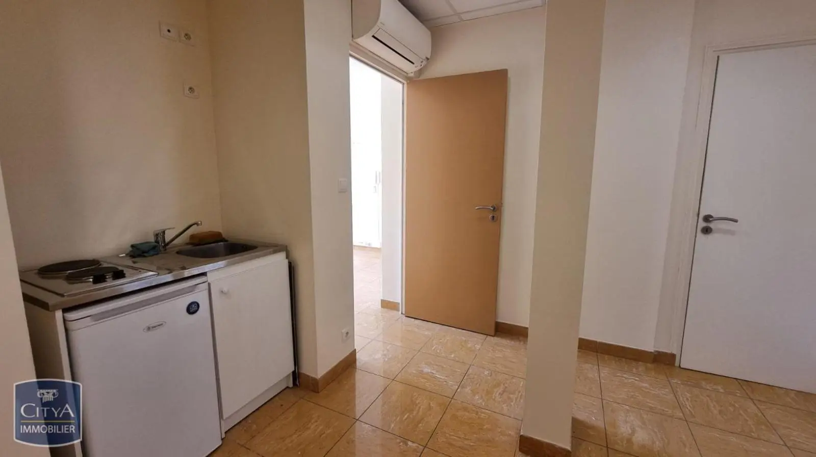 Photo 8 Local Professionnel 2 pièces