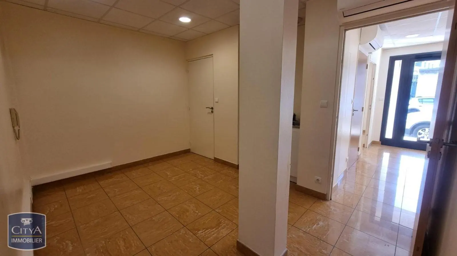 Photo 5 Local Professionnel 2 pièces