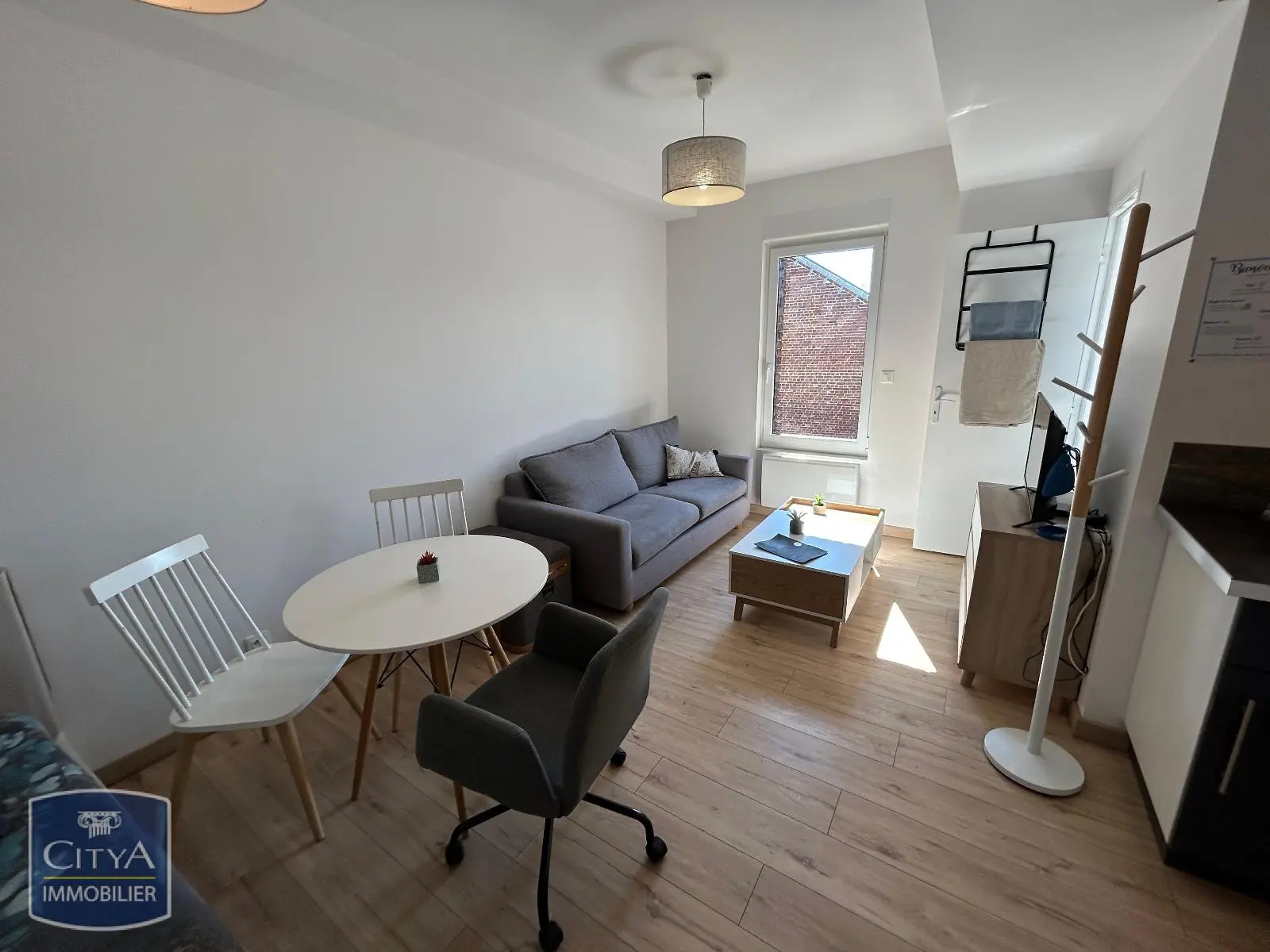 Photo 1 Appartement 1 pièce 23.87m²