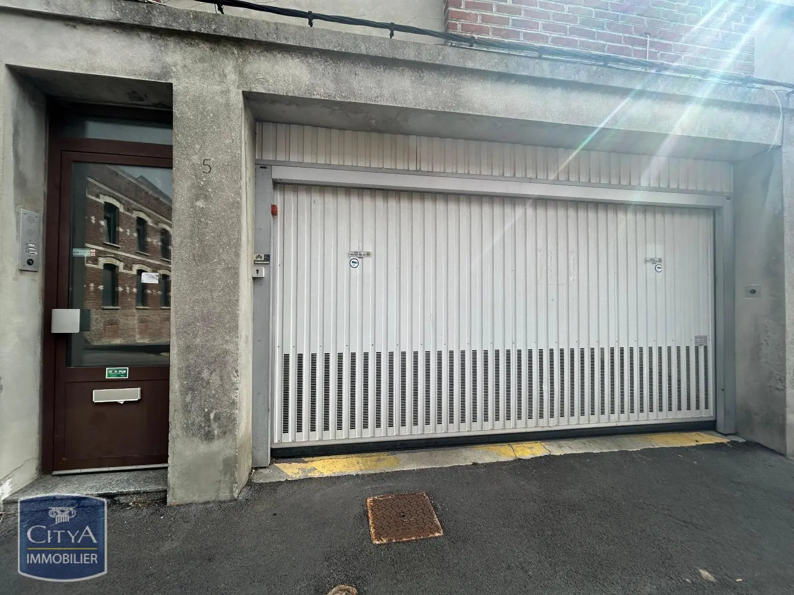 Photo 1 Parking