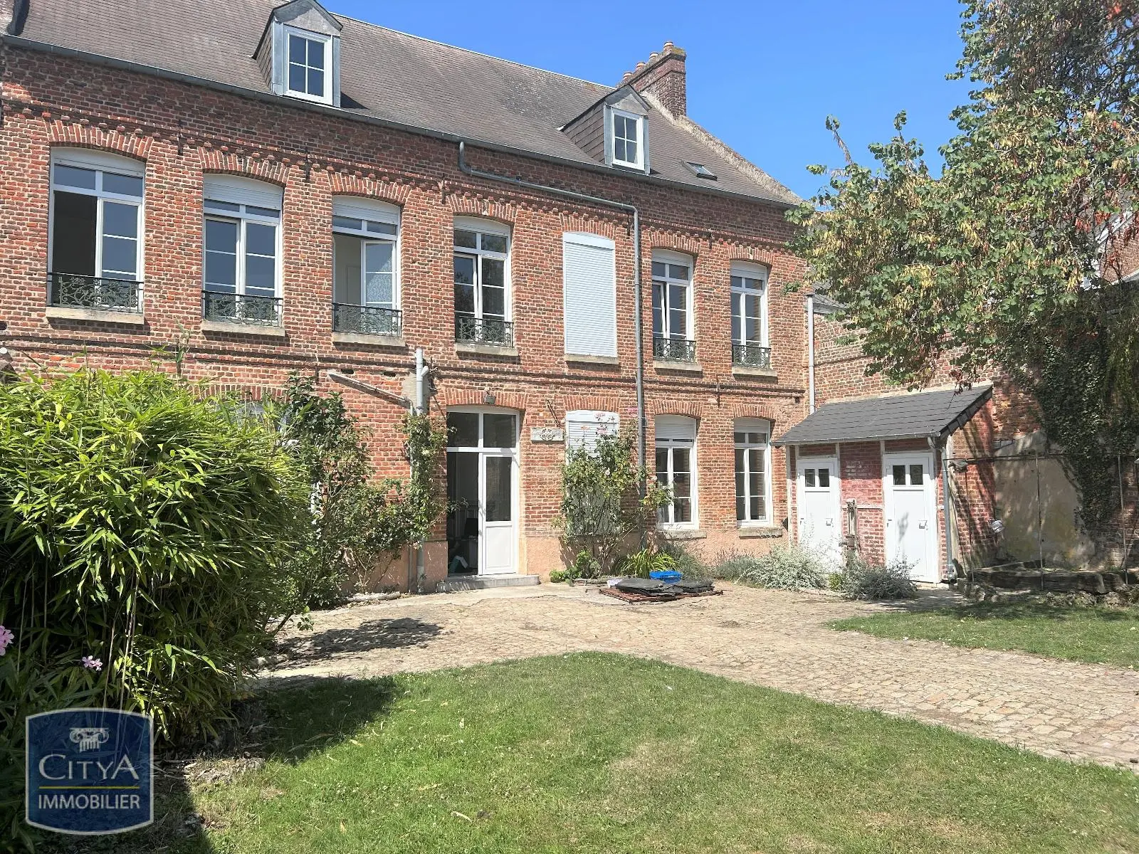 Photo 1 Maison 7 pièces 241.53m²
