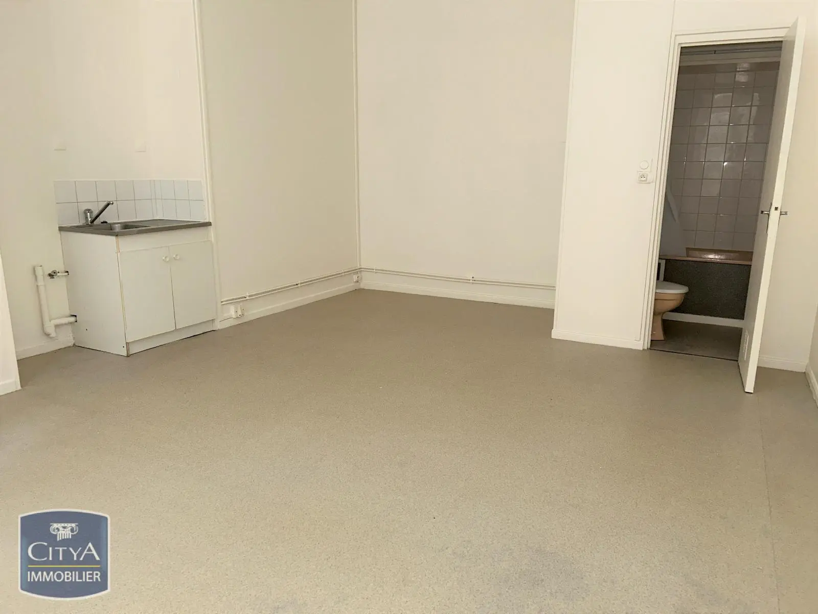 Photo 2 Appartement 1 pièce 25.84m²