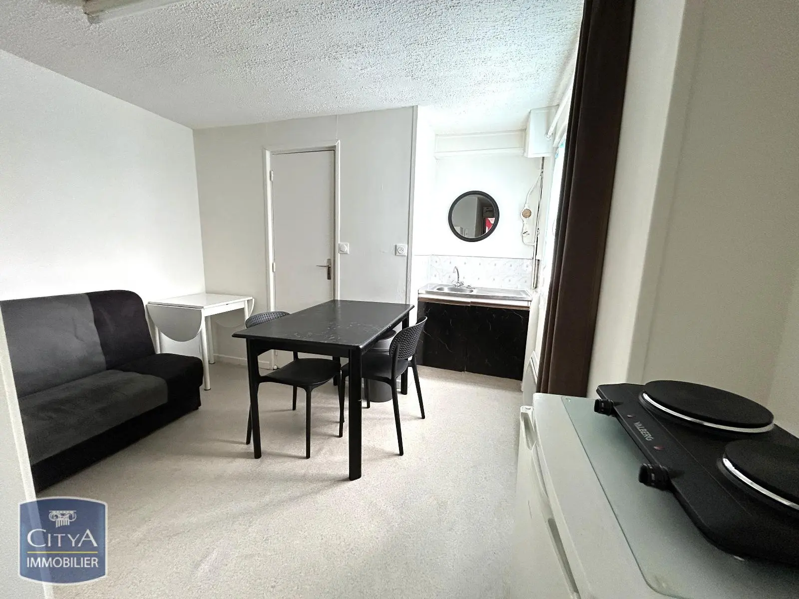 Photo 1 Appartement 1 pièce 11.43m²