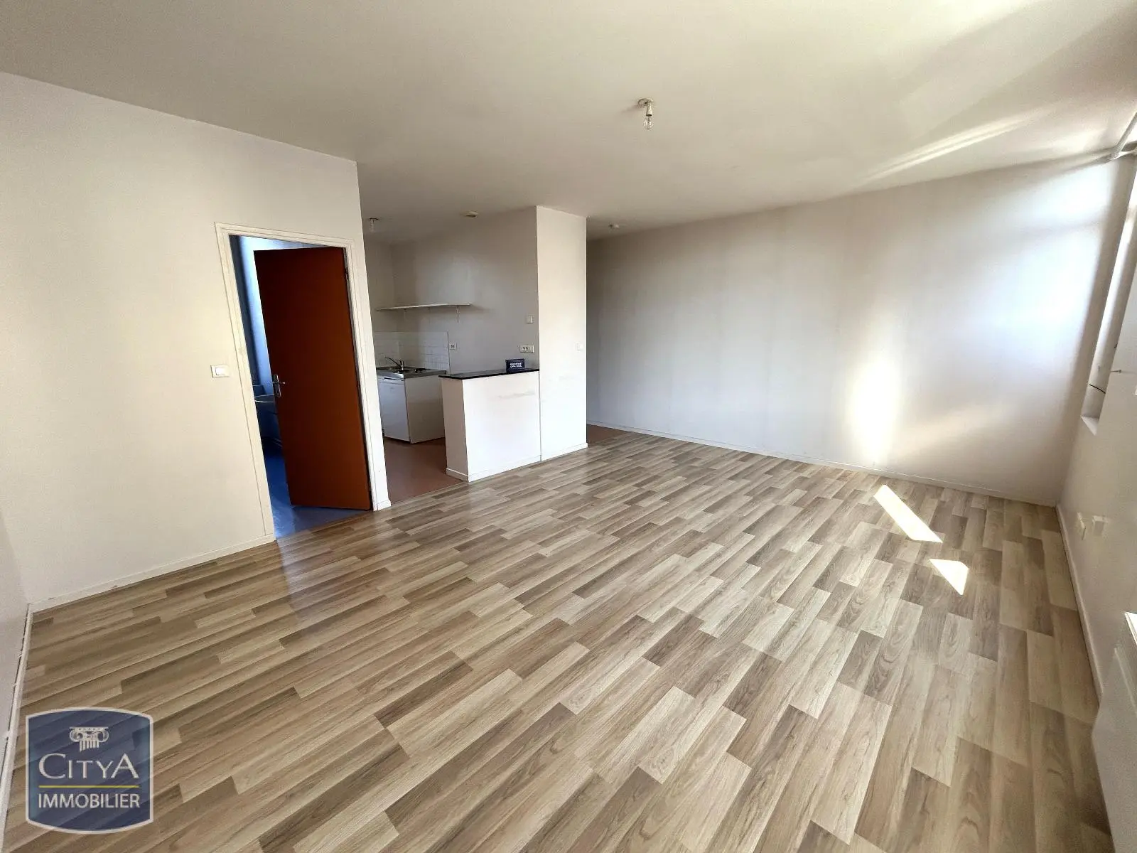 Photo 1 Appartement 1 pièce 37.68m²