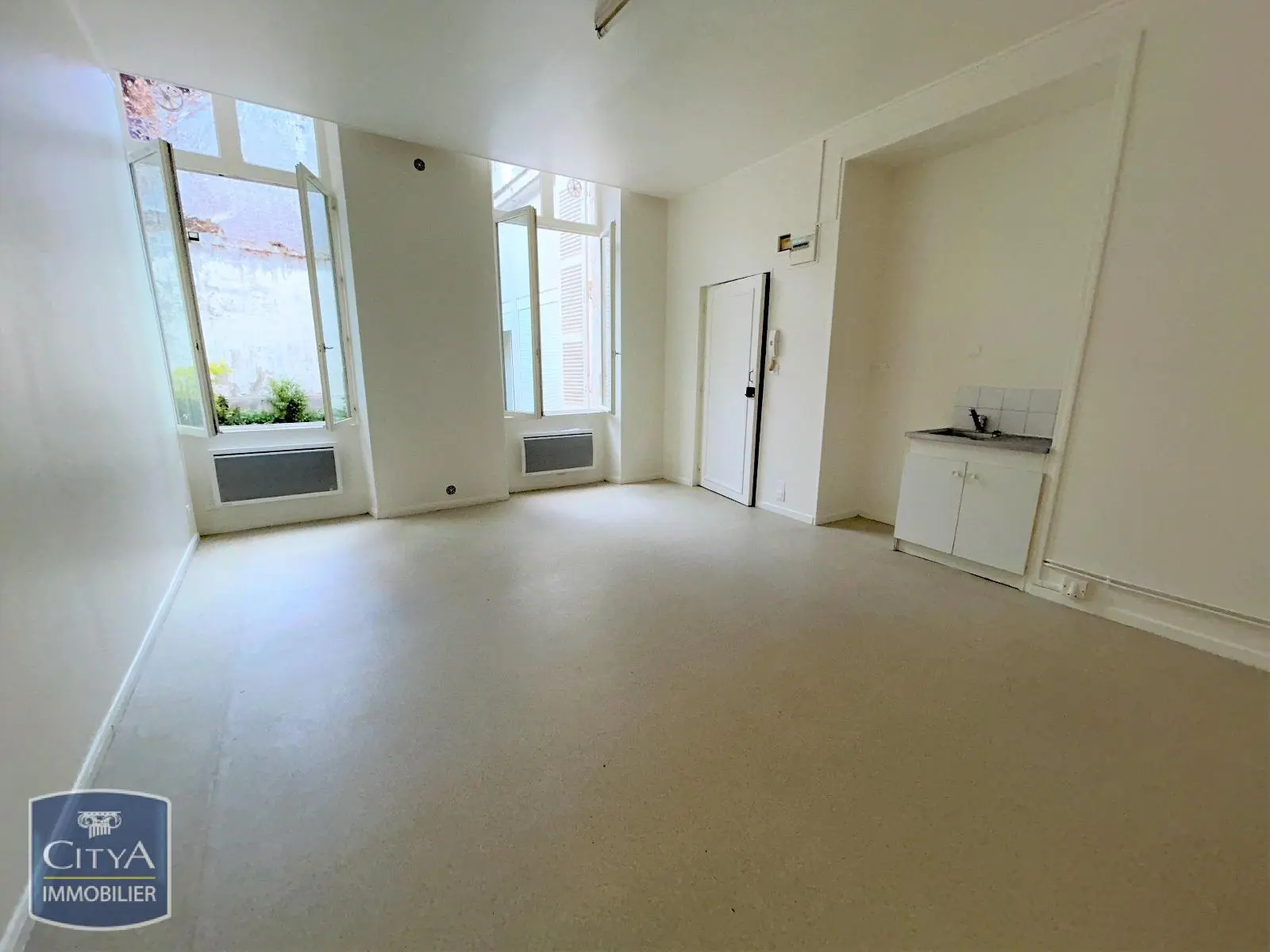 Photo 1 Appartement 1 pièce 25.84m²