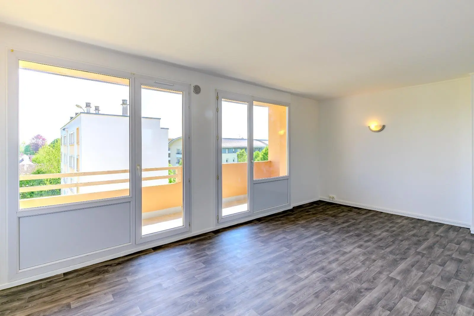 Photo 2 Appartement 4 pièces 77m²