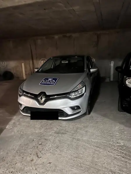 Photo 2 Parking