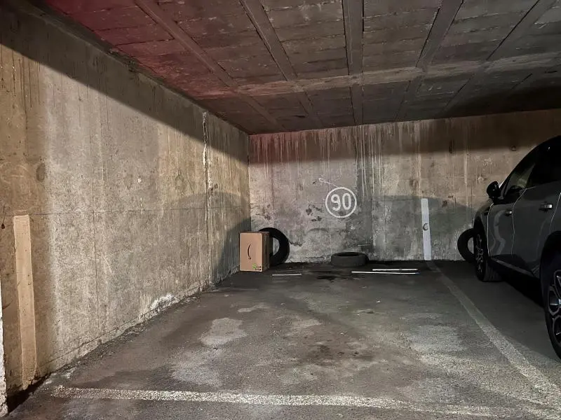 Photo 1 Parking