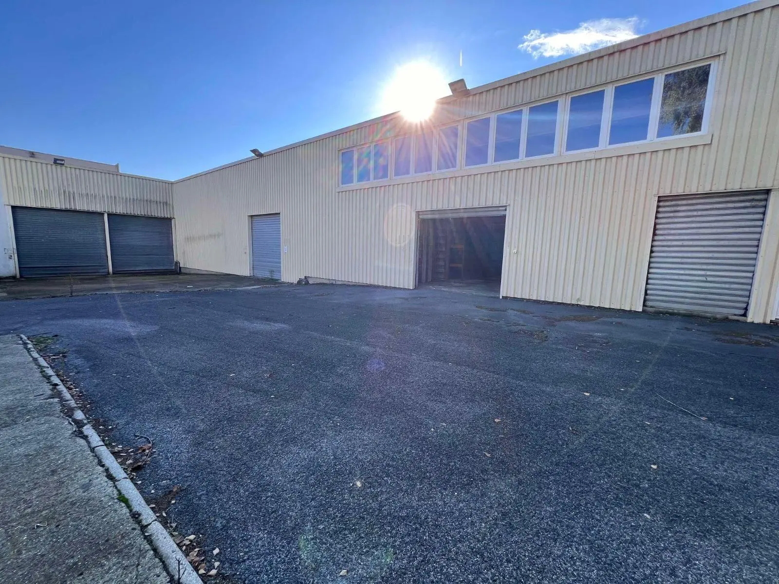 Photo 11 Local Professionnel