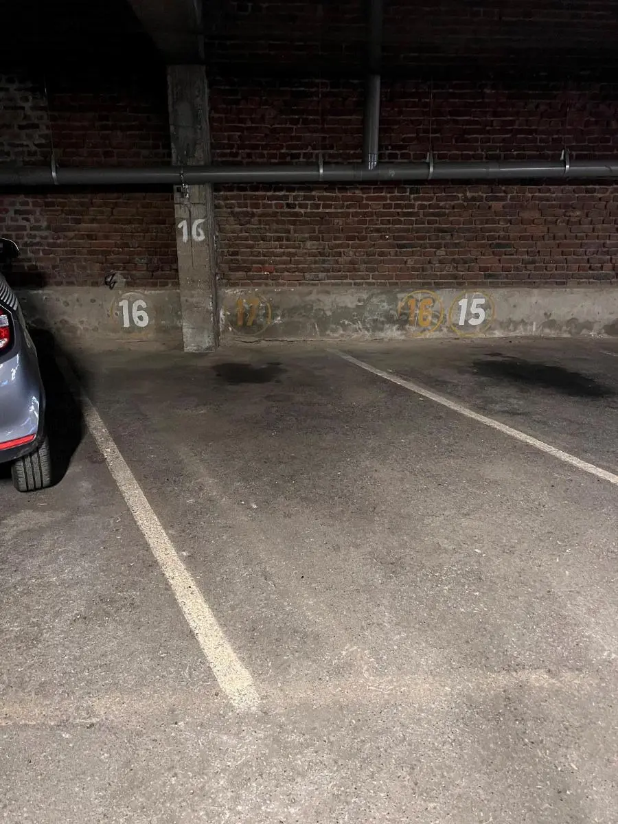 Photo 3 Parking