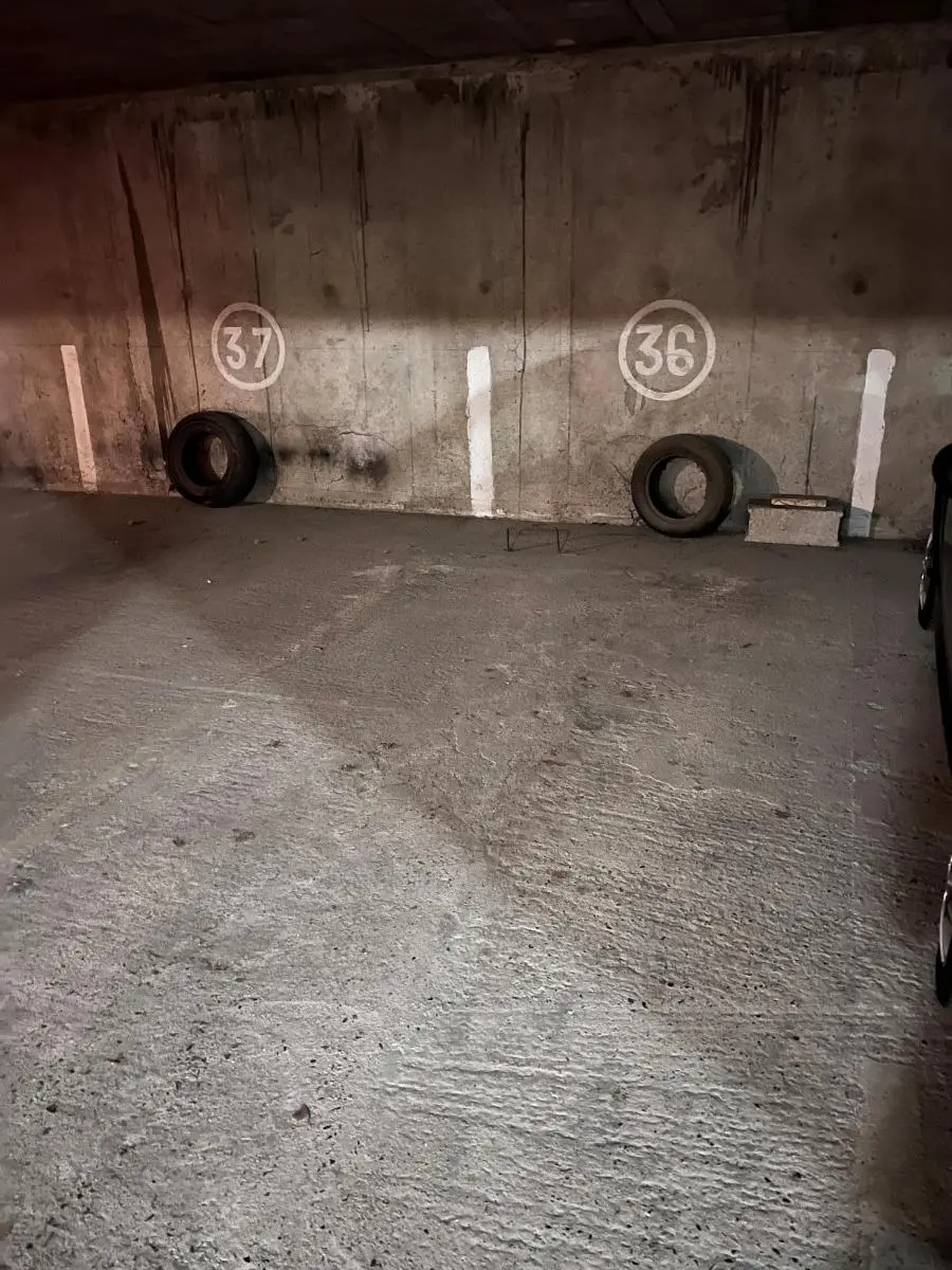 Photo 1 Parking