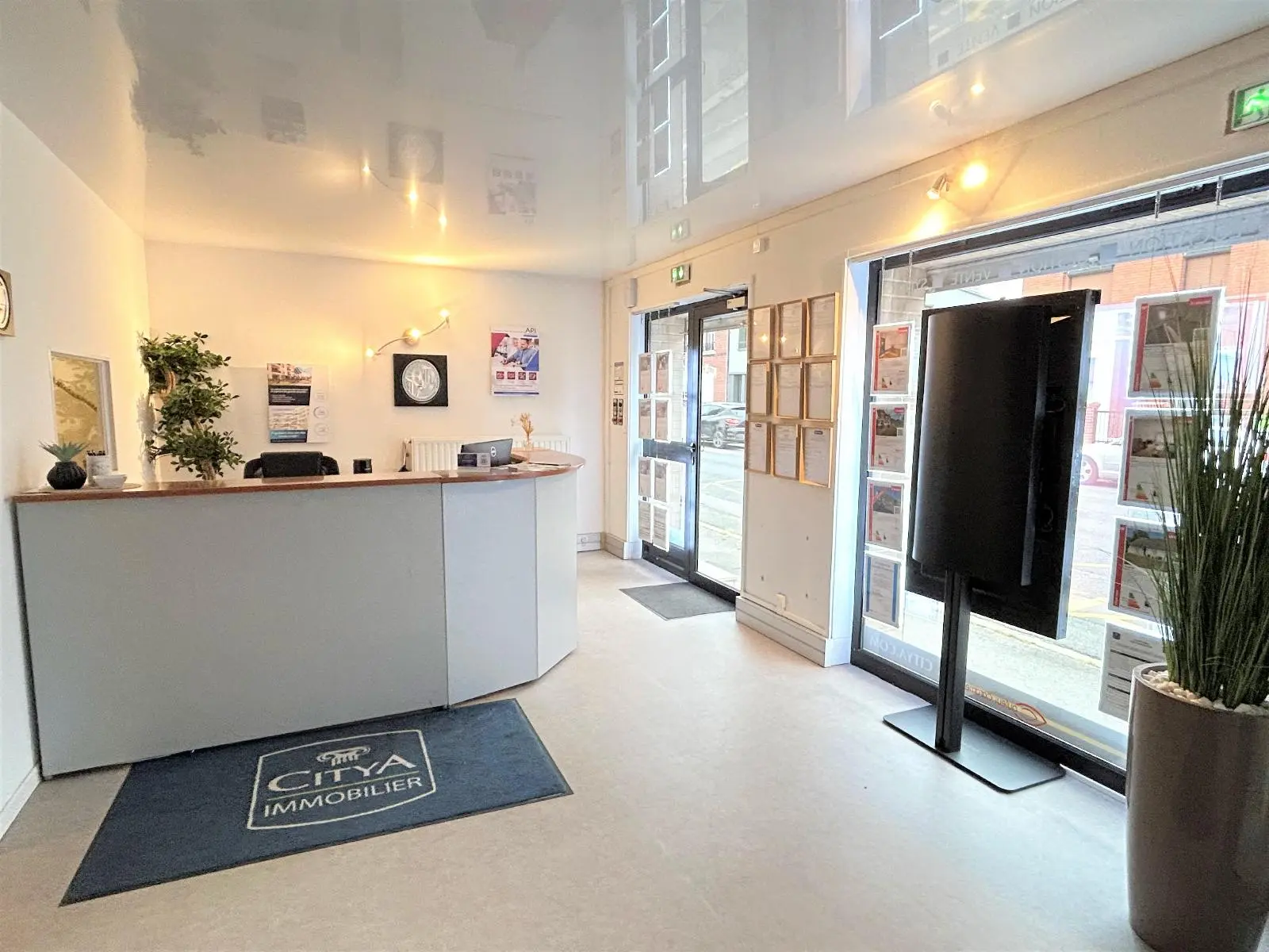 Photo 3 Local Commercial 240m²