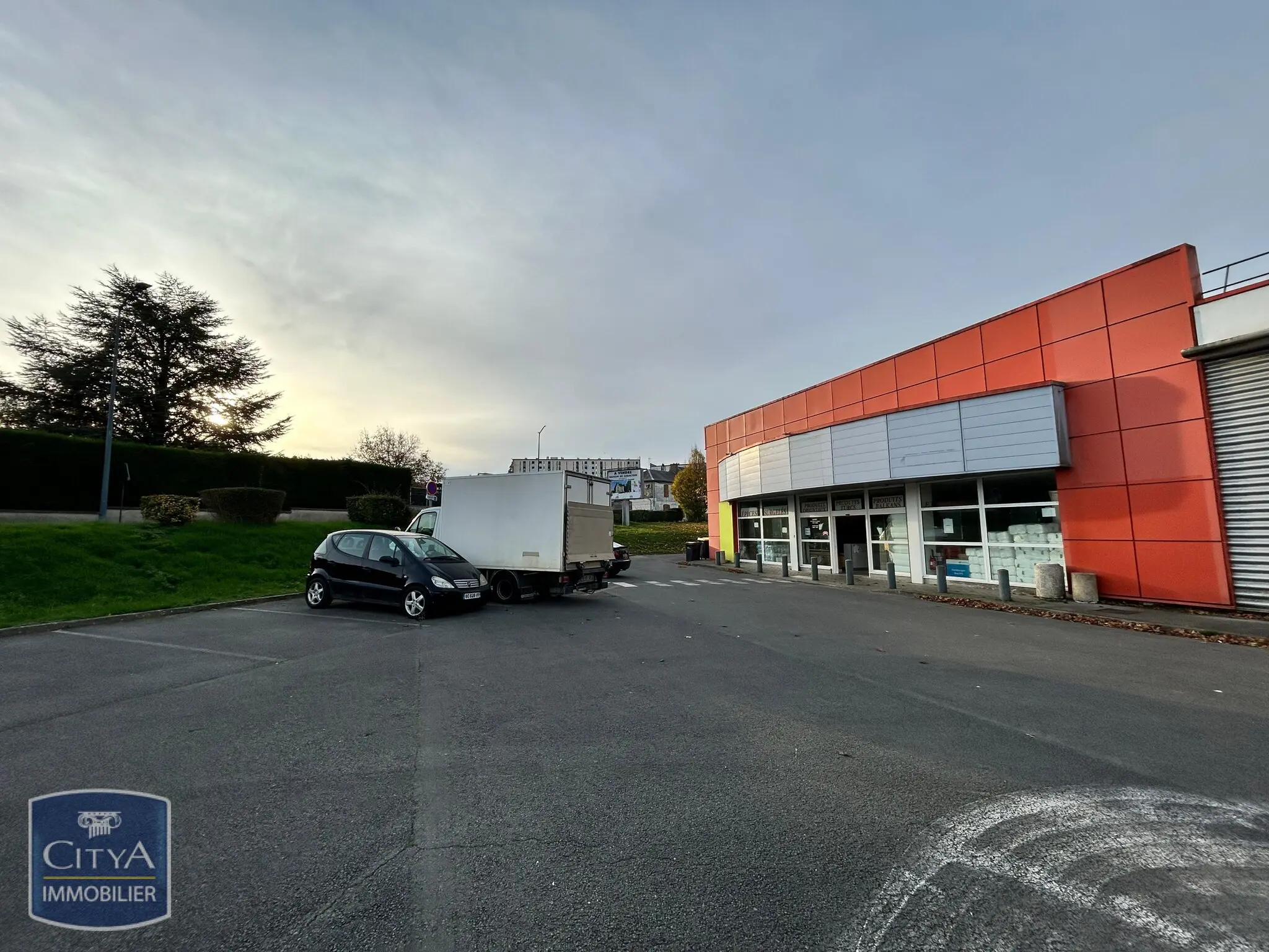 Photo 3 Local Commercial 374m²