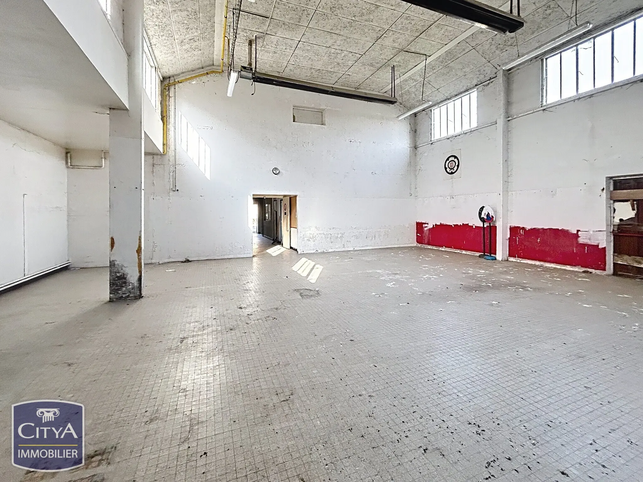 Photo 5 Local Professionnel 5 pièces 475m²