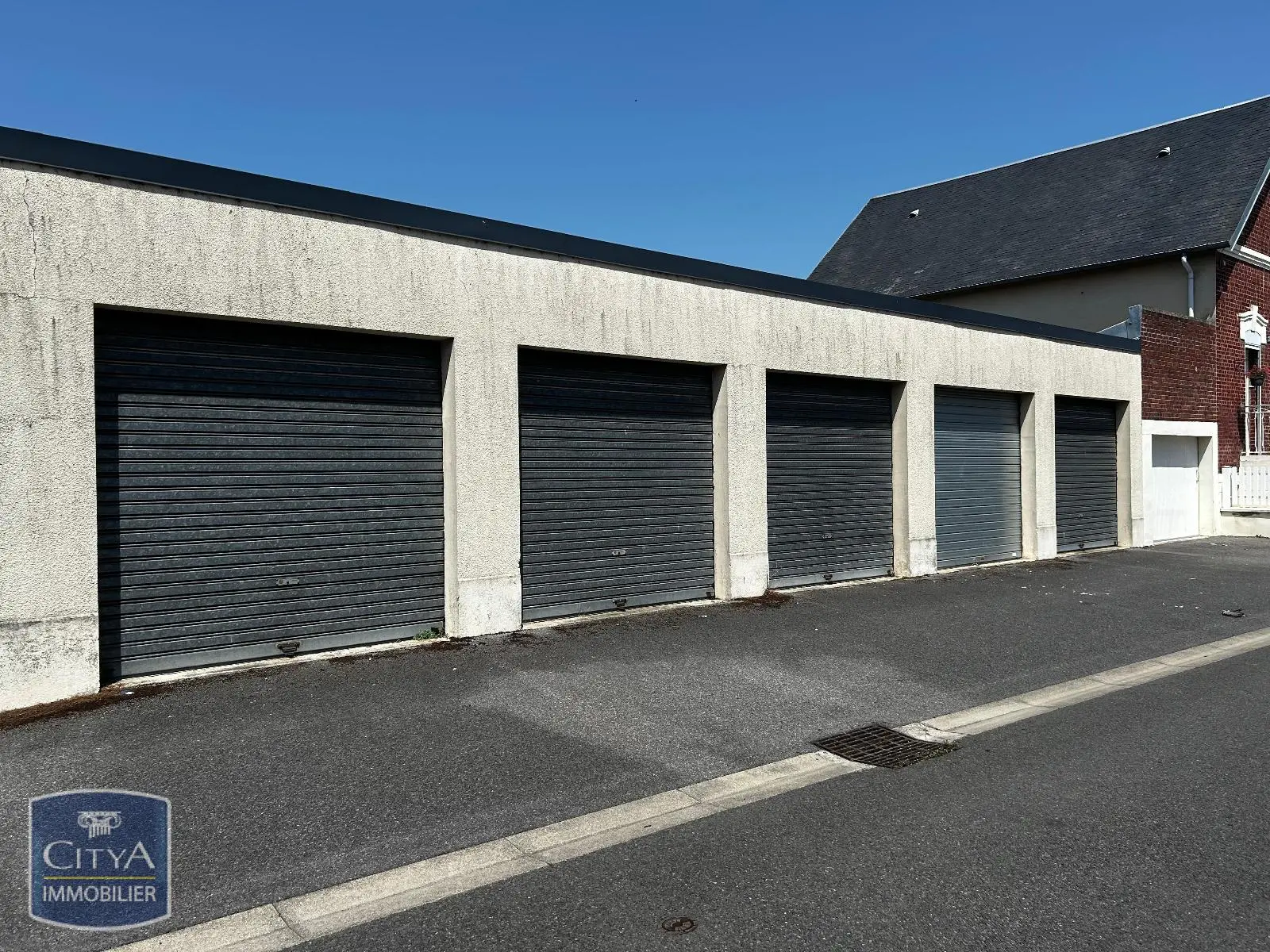 Photo 1 Parking