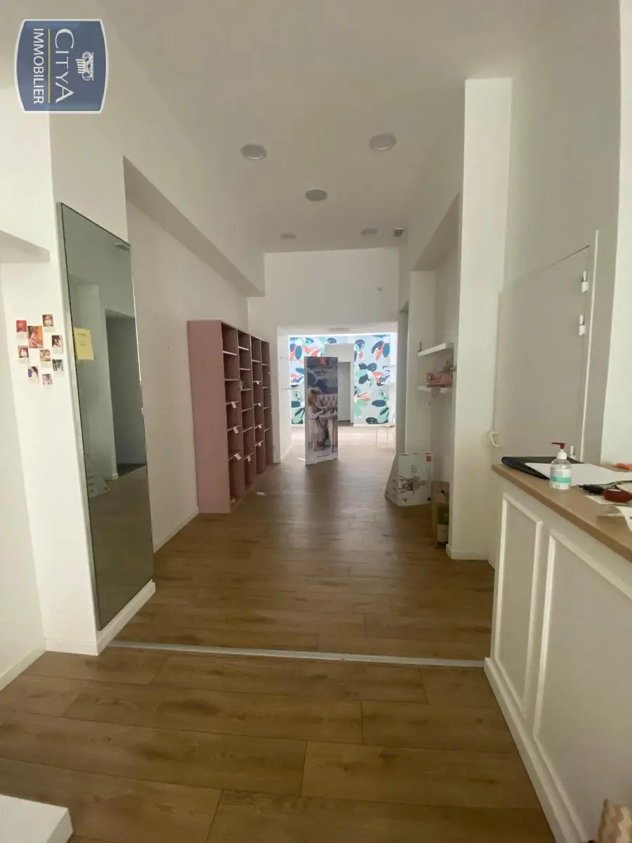 Photo Local Commercial 111m²