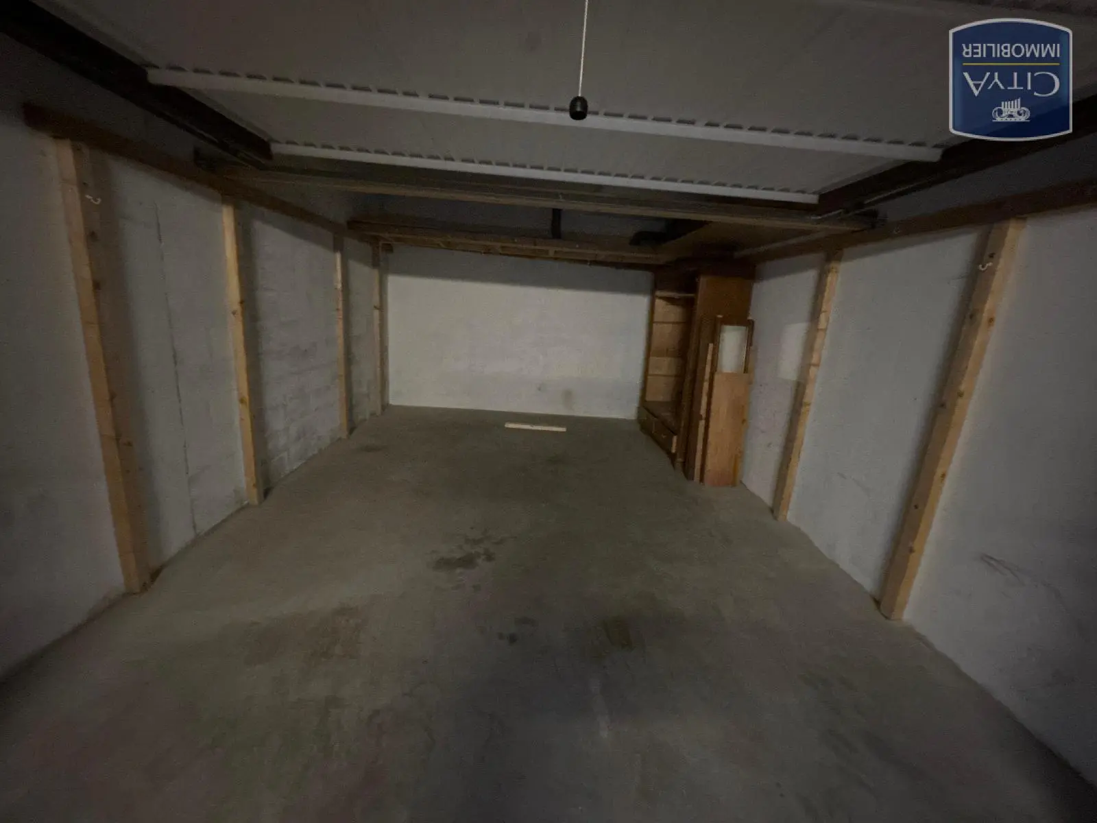 Photo 2 Parking
