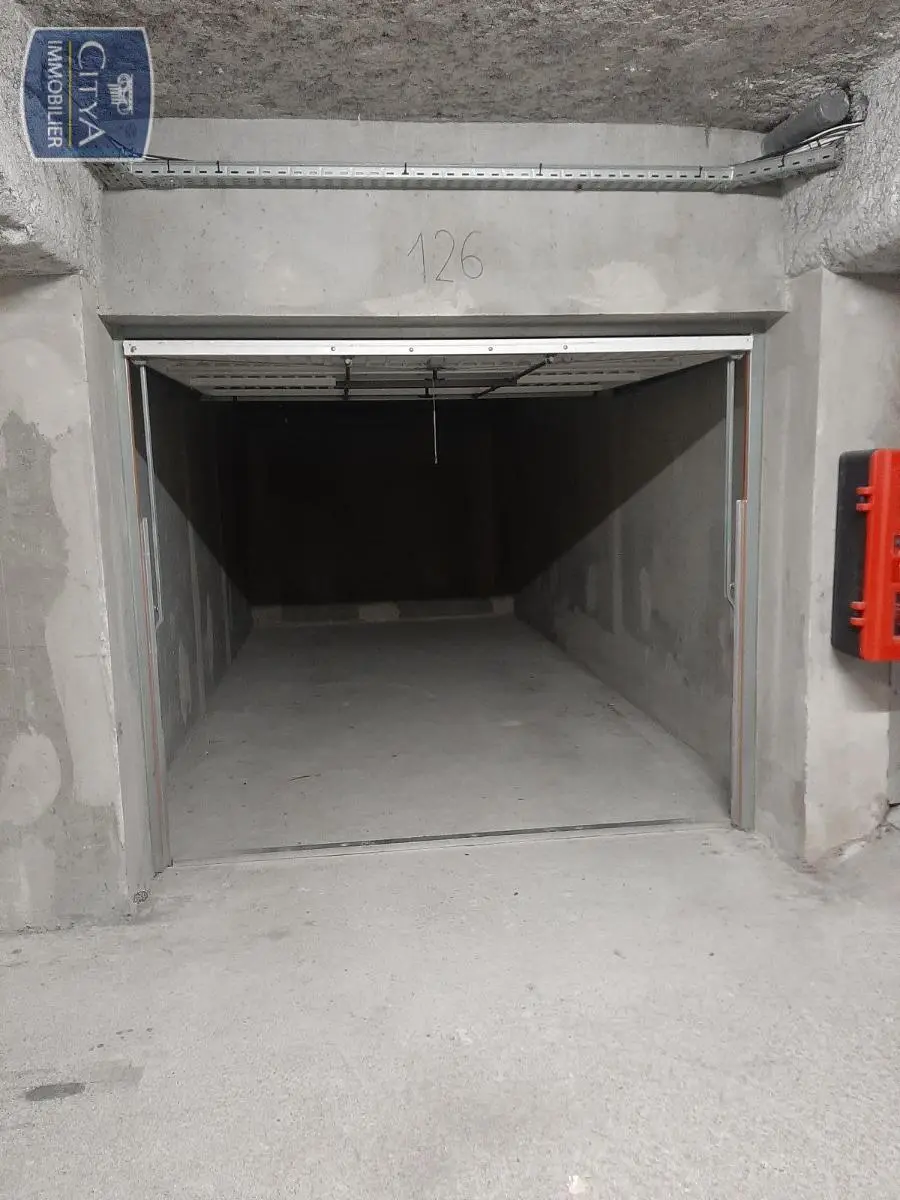 Photo 1 Parking