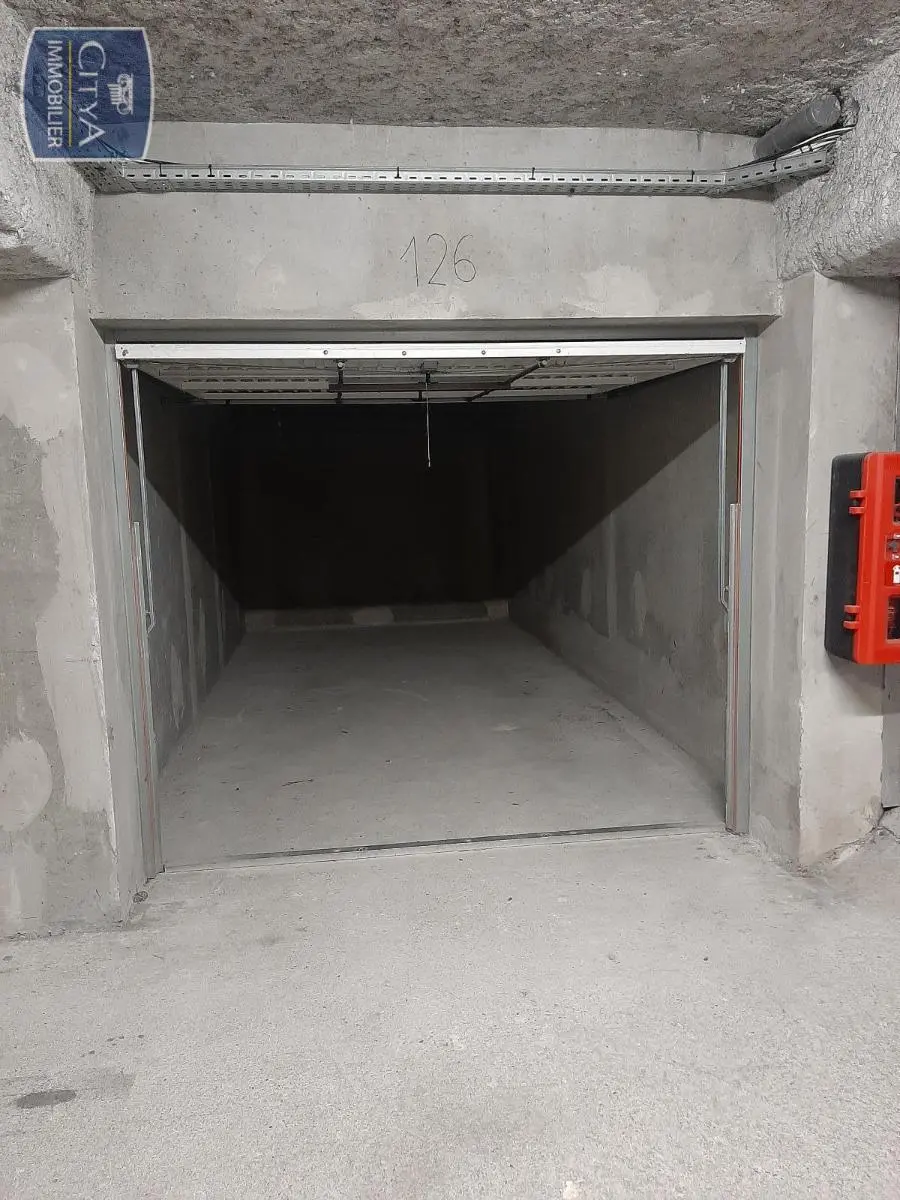 Photo 2 Parking
