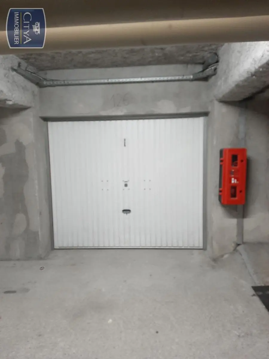 Photo 3 Parking