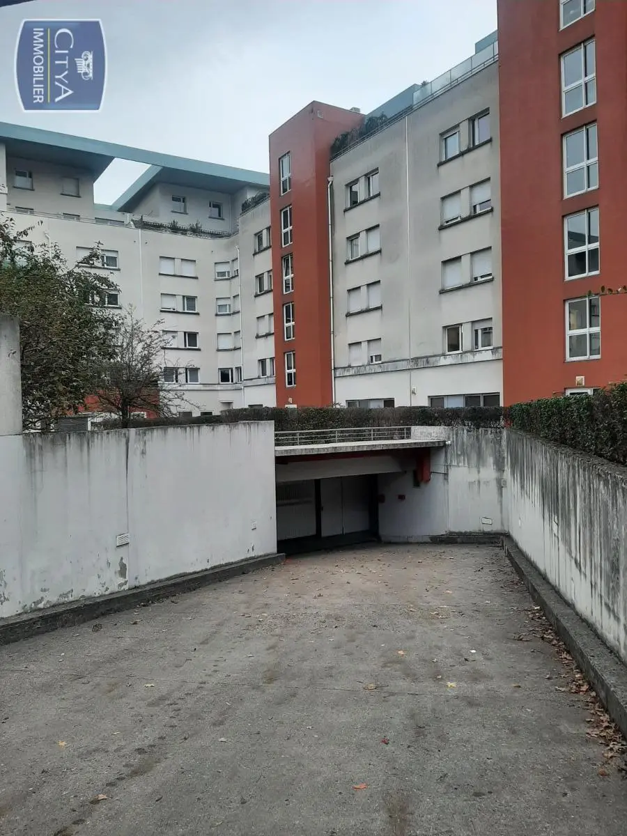 Photo 4 Parking