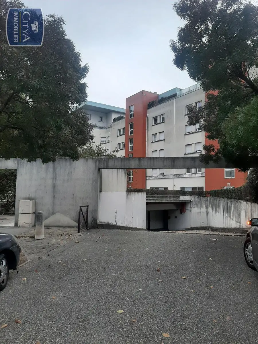 Photo 6 Parking
