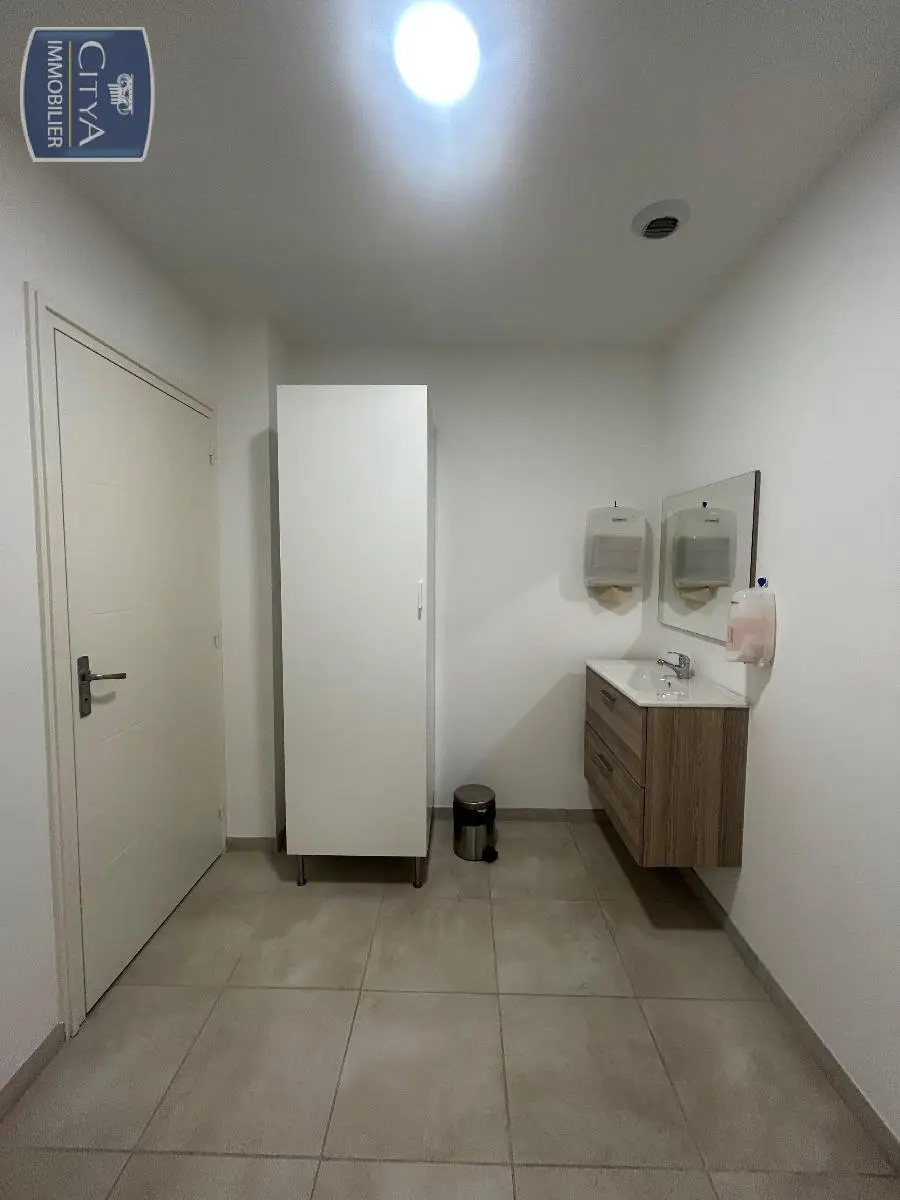 Photo 4 Local Commercial