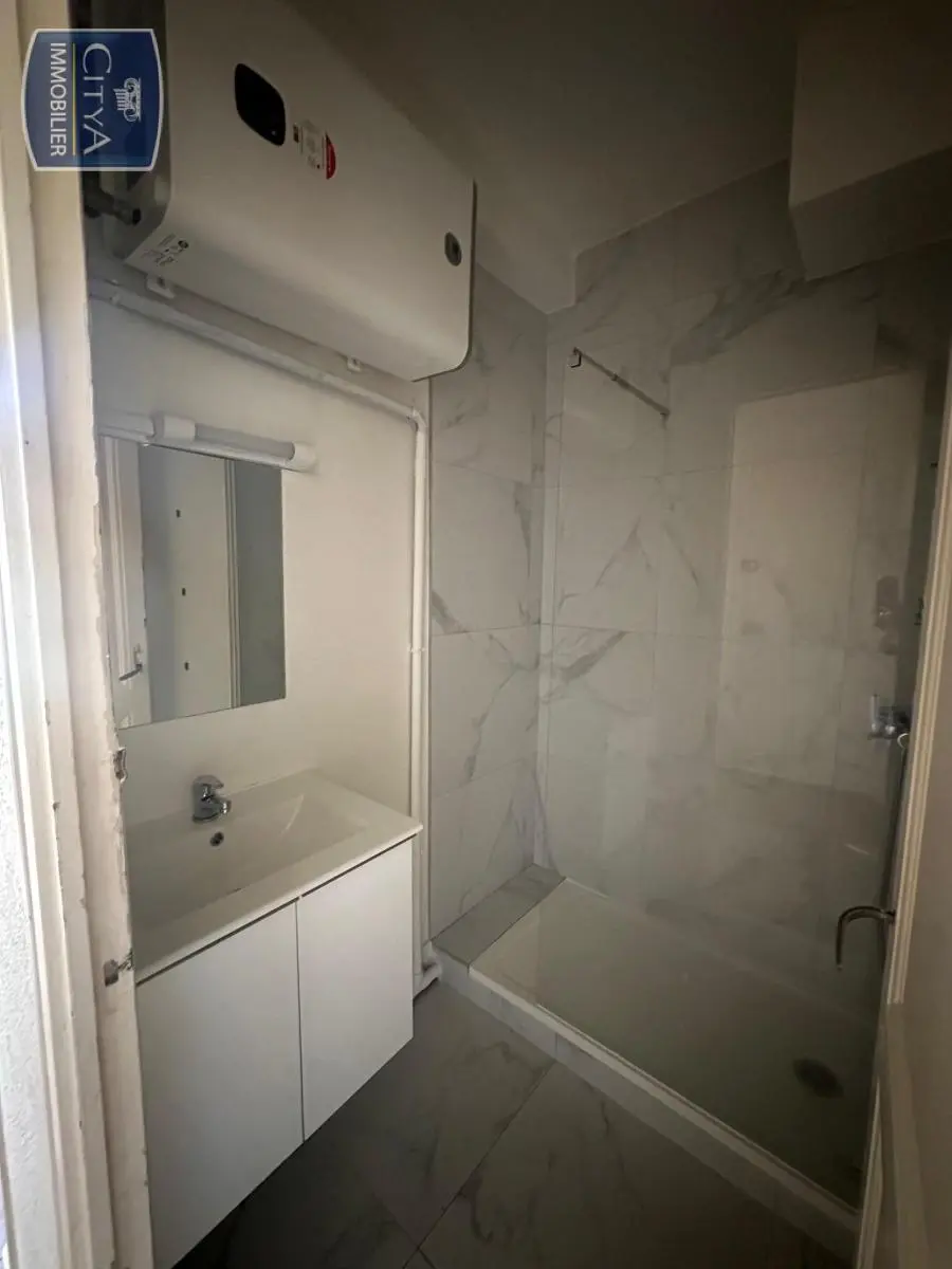 Photo 2 Appartement 1 pièce 28m²