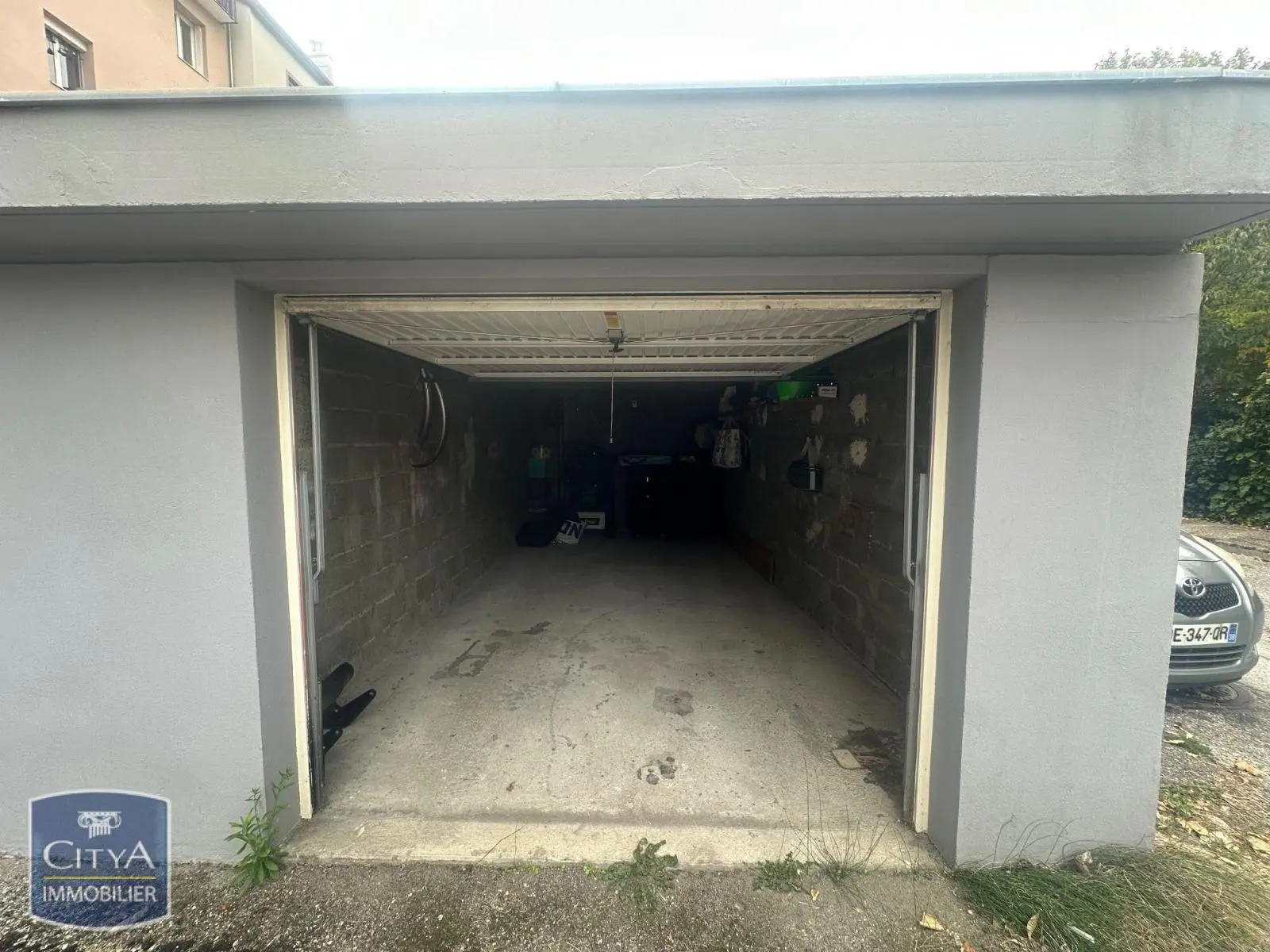 Photo 1 Parking