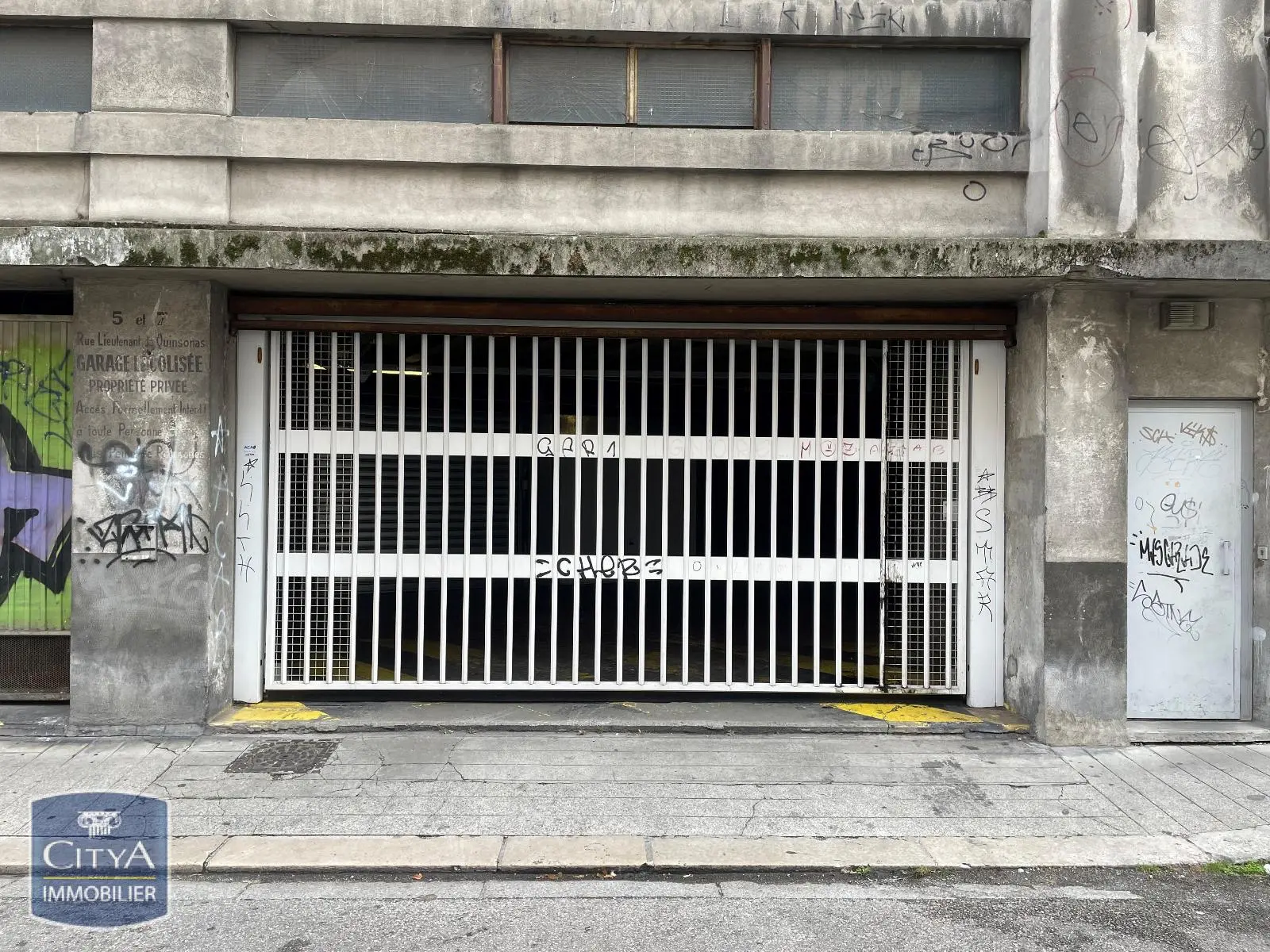Photo 1 Parking