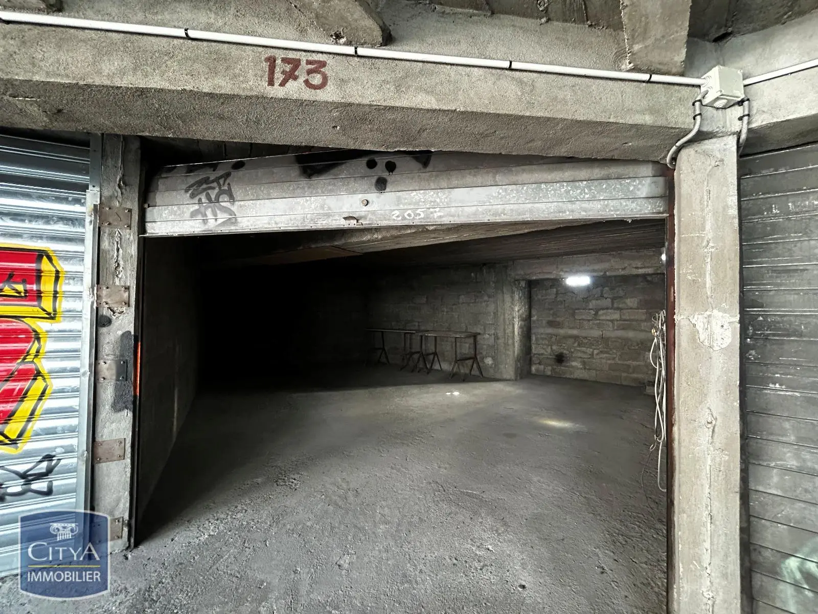 Photo 1 Parking