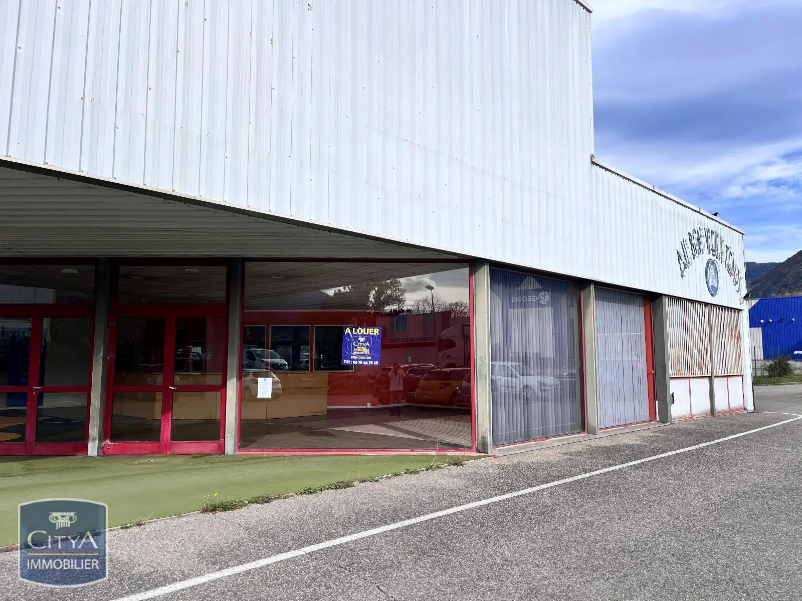 Photo 1 Local Professionnel