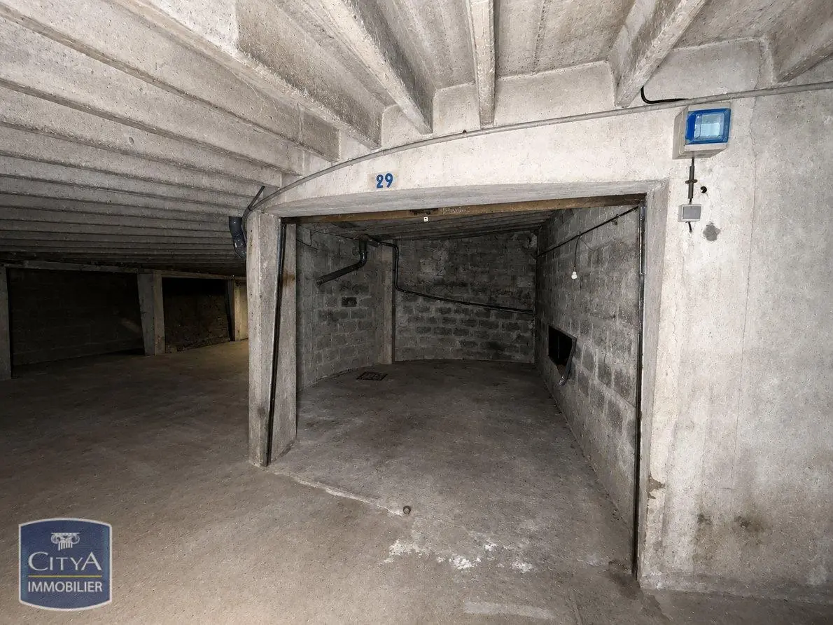 Photo 1 Parking