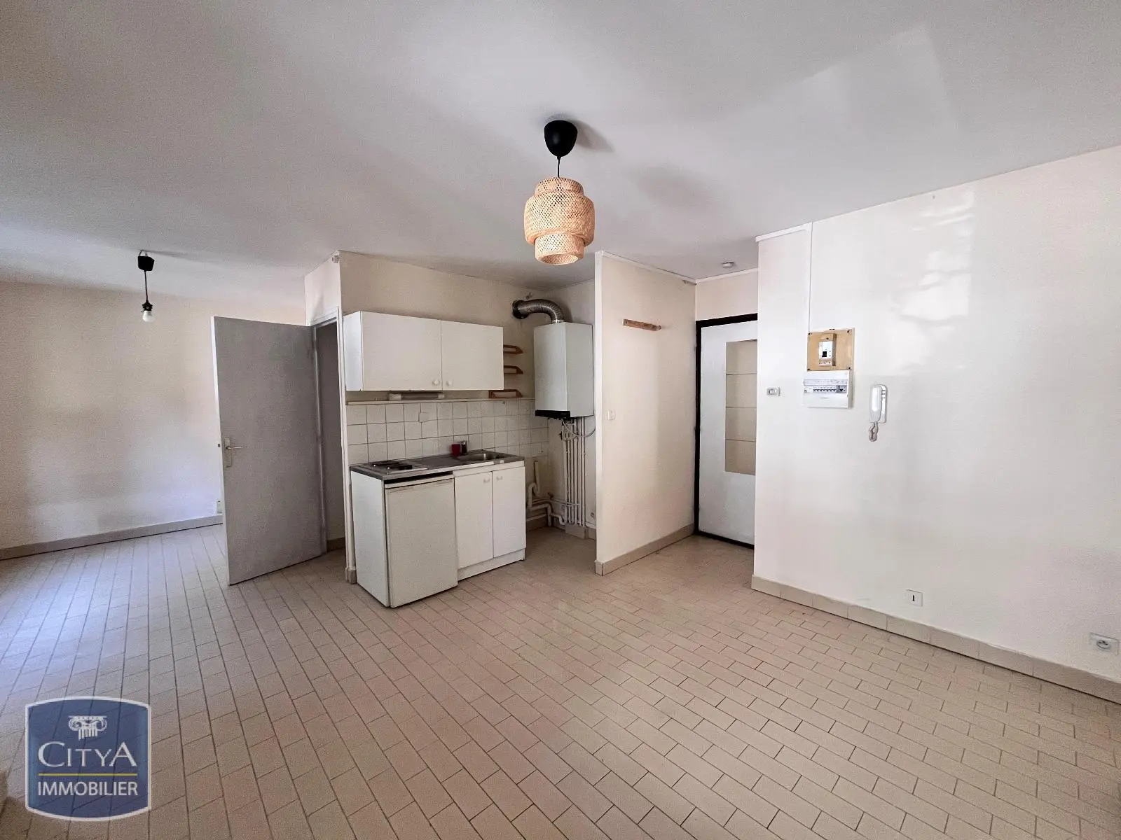 Photo 1 Appartement 1 pièce 27.99m²