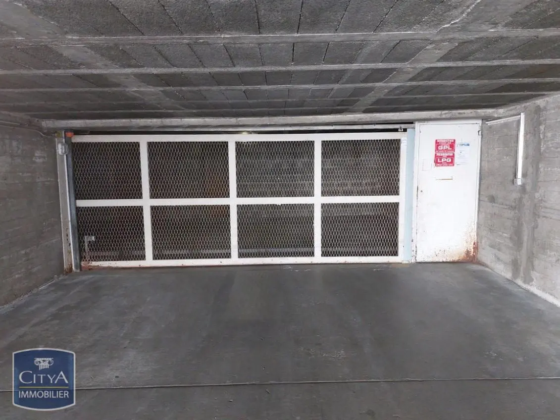 Photo 2 Parking