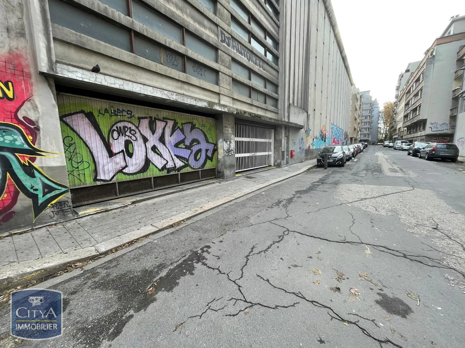 Photo 2 Parking