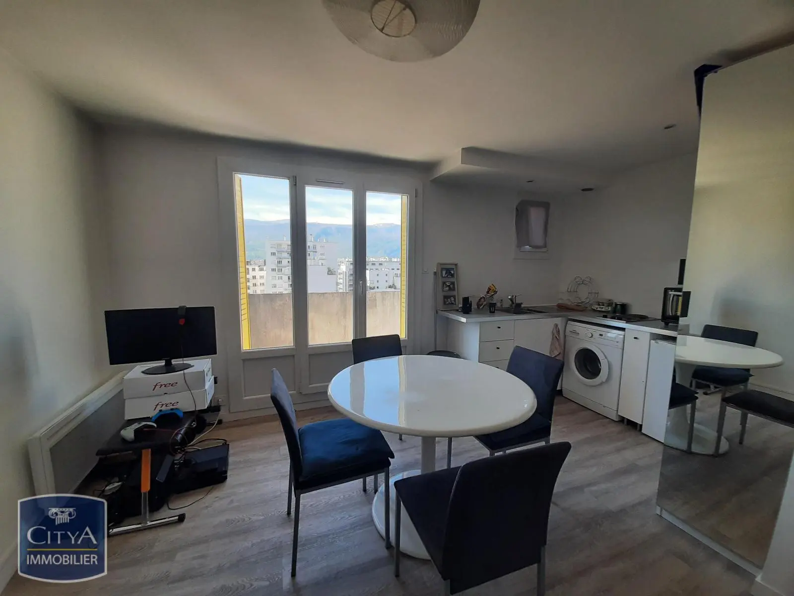 Photo 1 Appartement 1 pièce 24.77m²