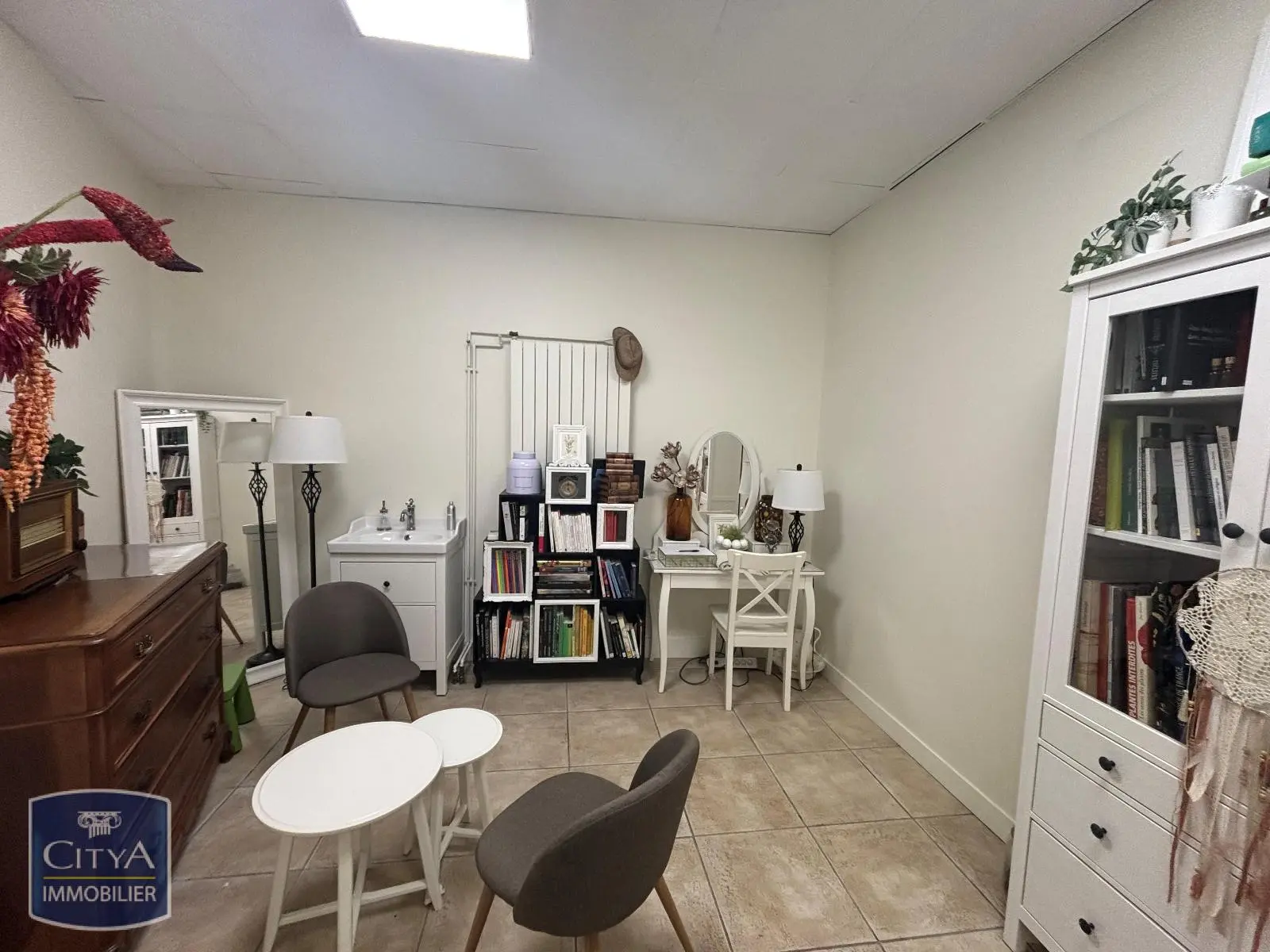 Photo 4 Local Commercial