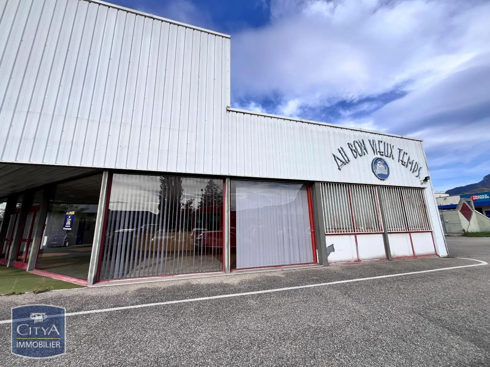 Photo 2 Local Professionnel