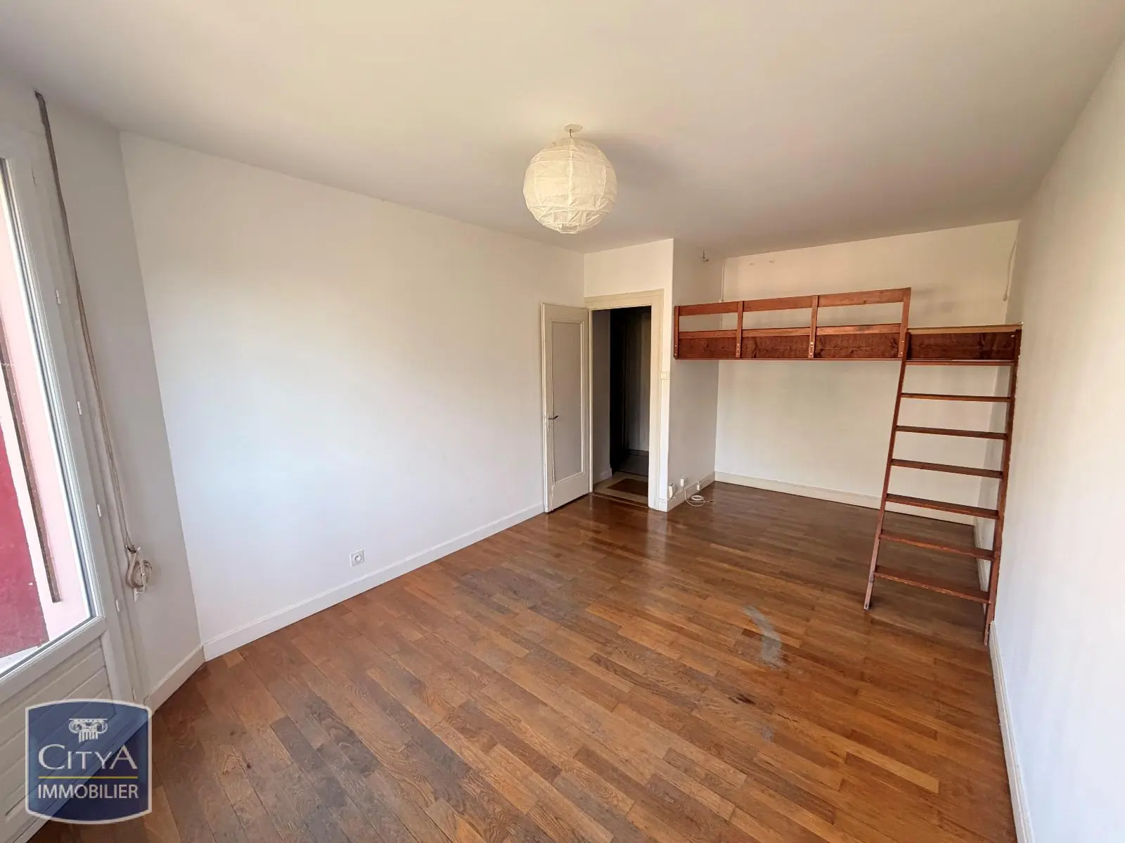 Photo 1 Appartement 1 pièce 37.3m²
