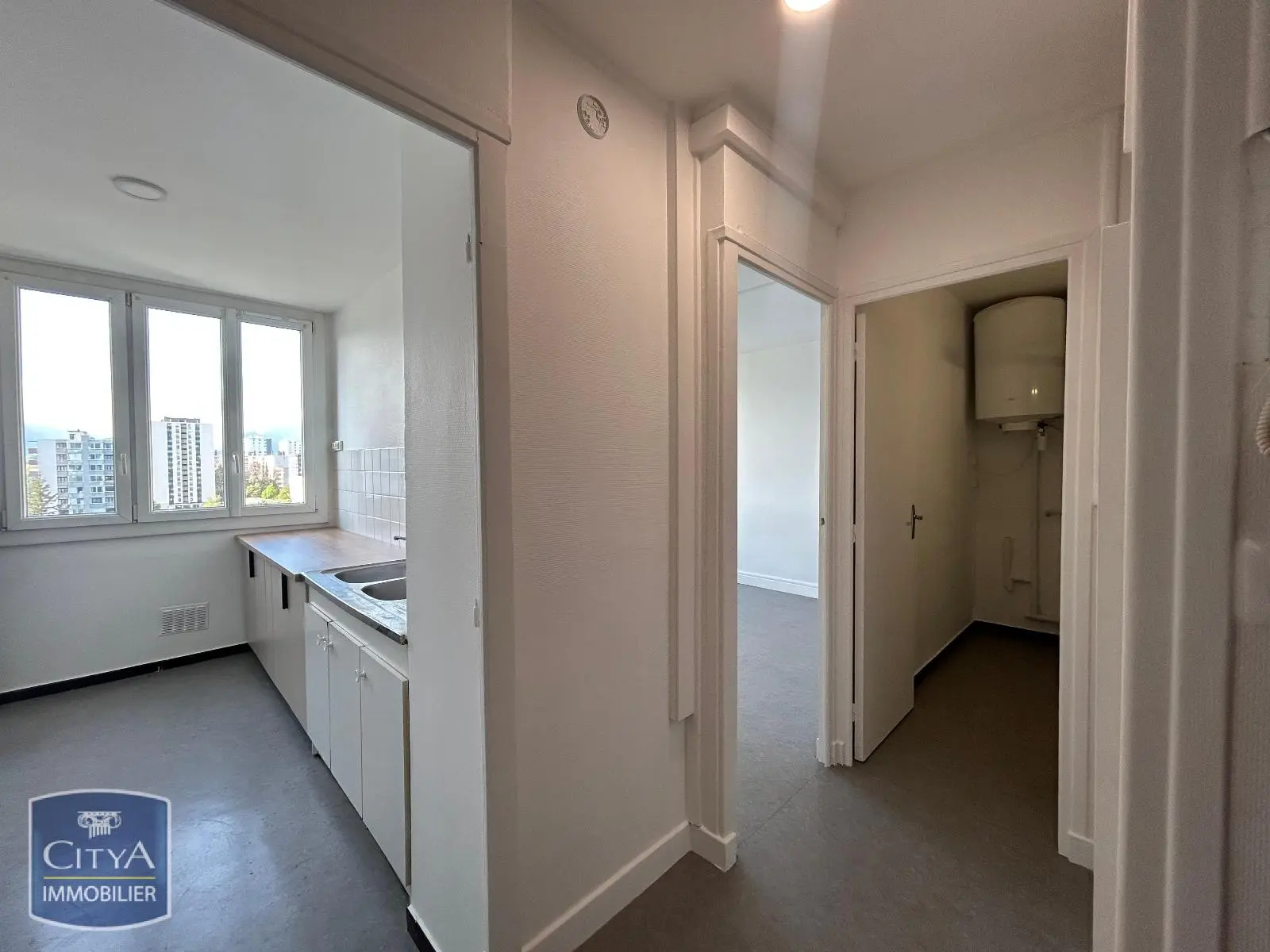 Photo 3 Appartement 1 pièce 27.72m²