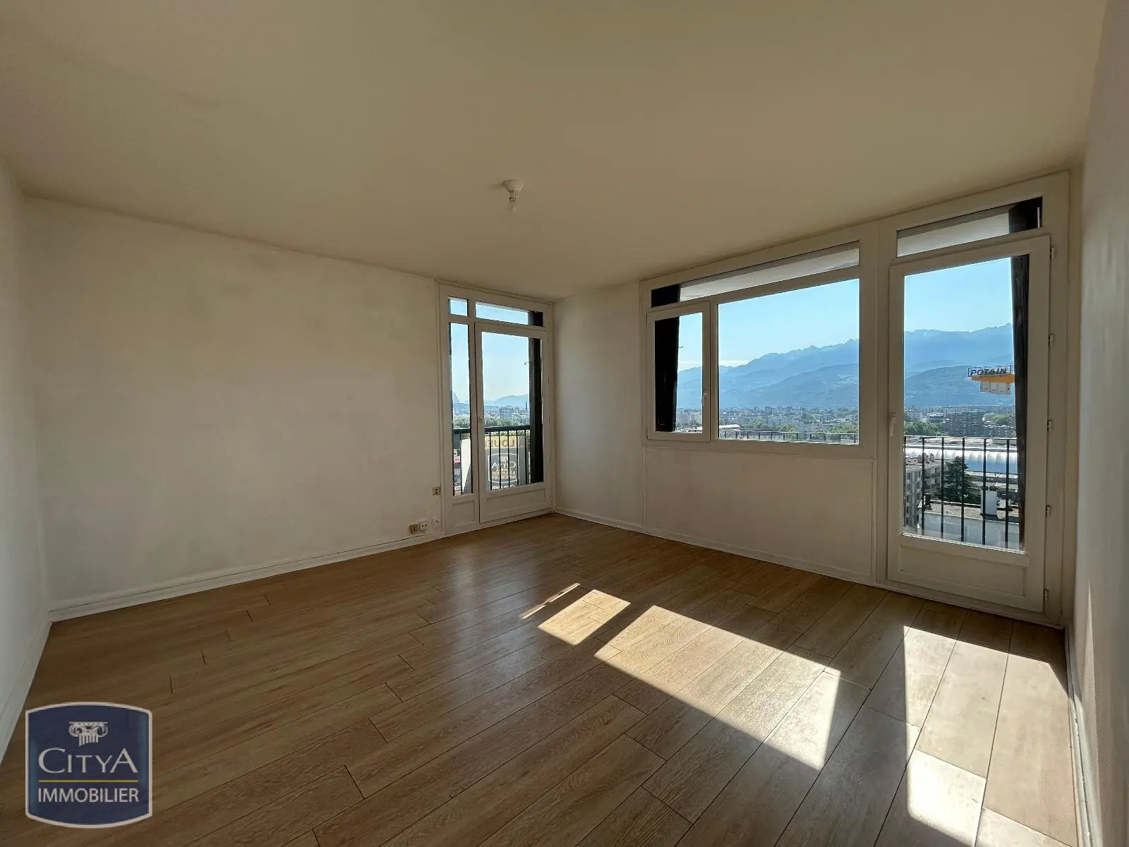 Photo 1 Appartement 4 pièces 74.93m²
