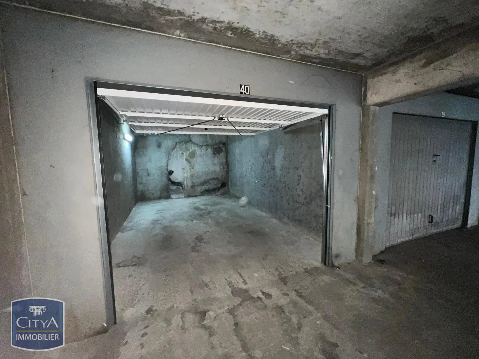 Photo 2 Parking