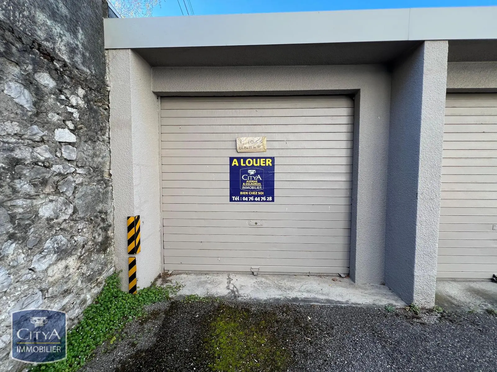 Photo 1 Parking