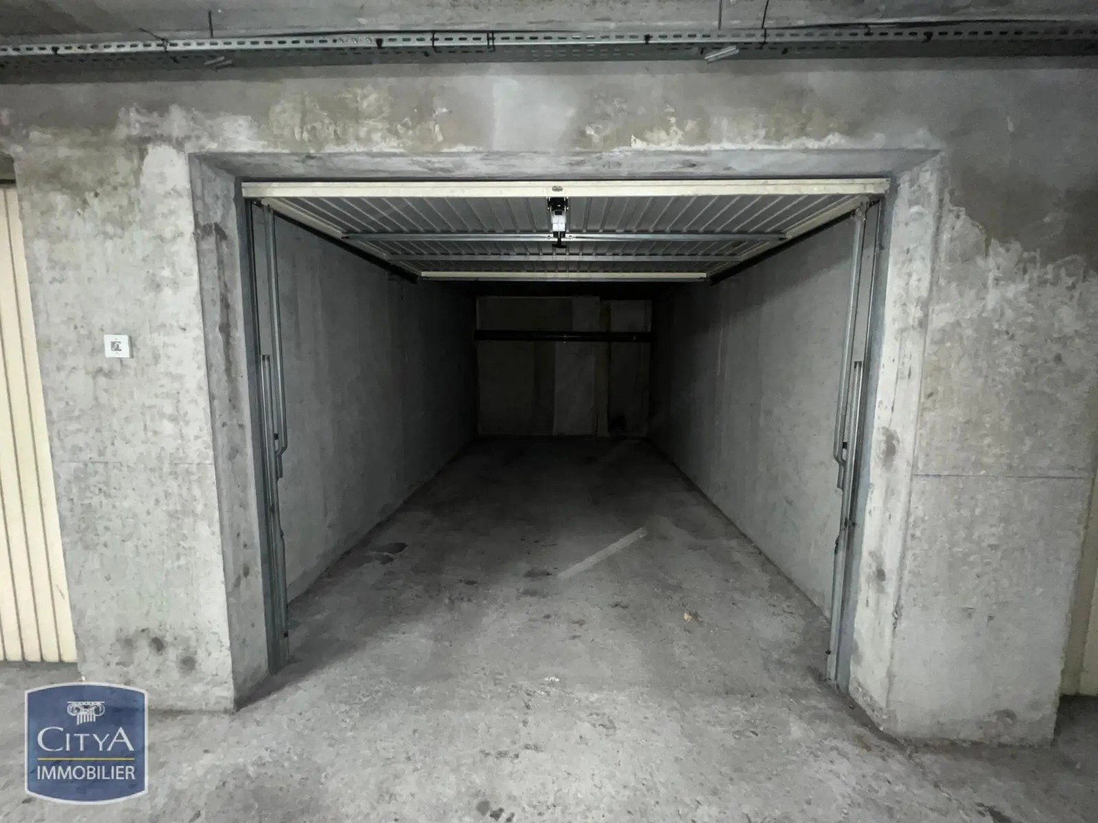 Photo 2 Parking