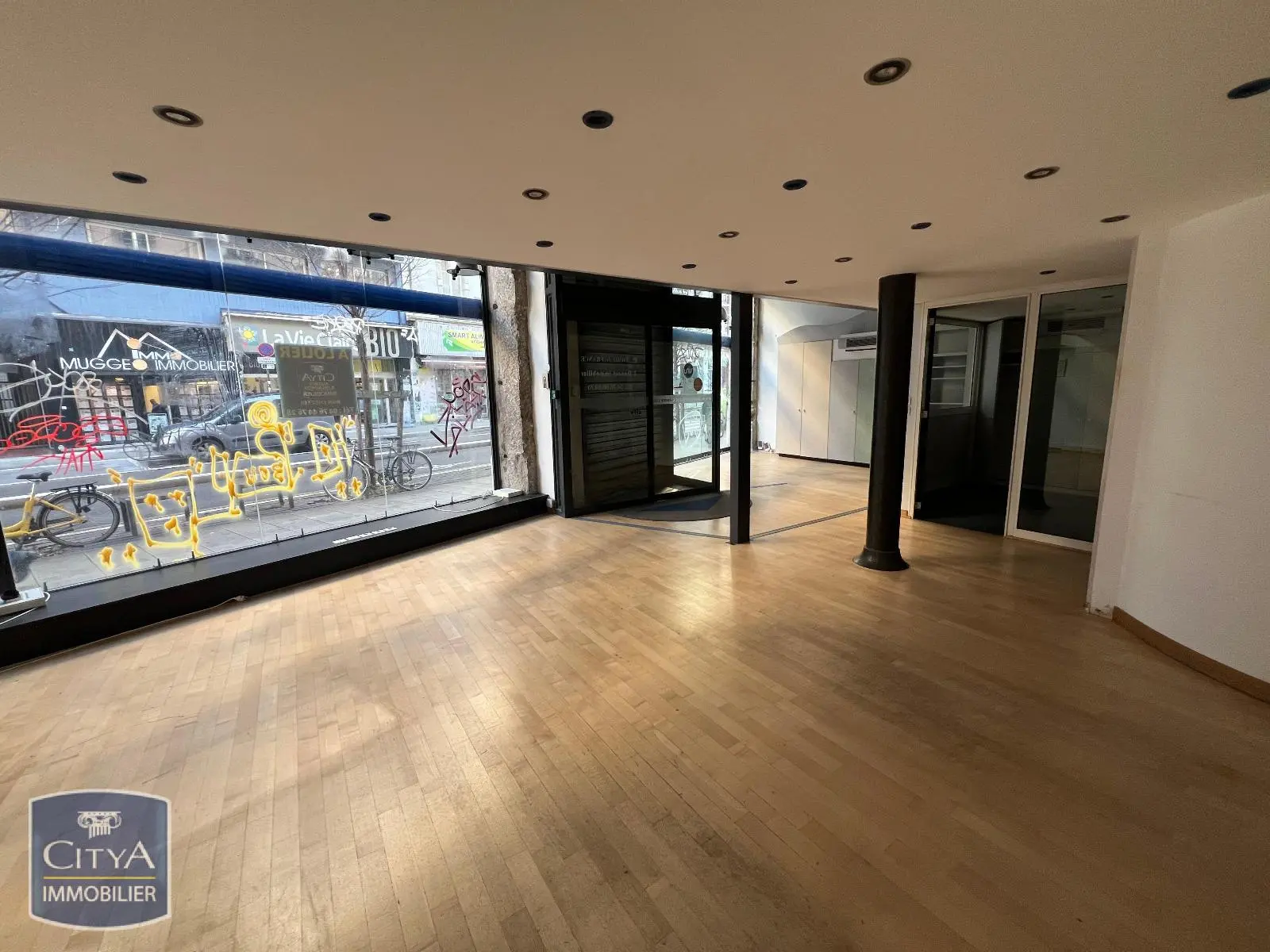 Photo 3 Local Commercial 265.24m²